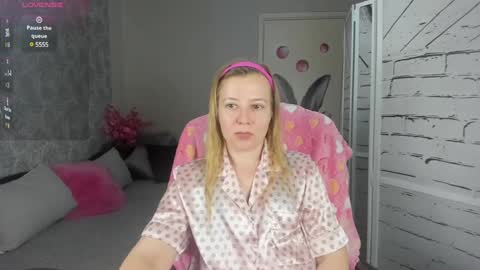 funny_bunny4 online show from 12-21-24, 06:34