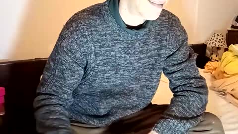 Italian men online show from 12-15-25, 09:46