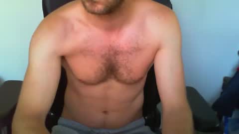 Snapshot of funnyeucouple chatting on 06-25-26, 07:13 YWhiteNiceMan online show from 06-25-26, 07:13