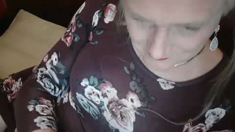 Snapshot of funtimetgirl chatting on 12-18-24, 09:58 Jessie Love online show from 12-18-24, 09:58