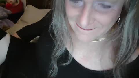 Snapshot of funtimetgirl chatting on 02-02-25, 09:51 Jessie Love online show from 02-02-25, 09:51