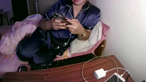 Snapshot of future_bride chatting on 12-16-25, 07:35 future_bride online show from 12-16-25, 07:35