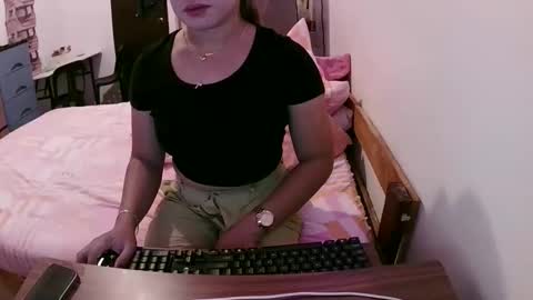 Snapshot of future_bride chatting on 12-17-25, 06:41 future_bride online show from 12-17-25, 06:41