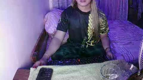 Snapshot of future_bride chatting on 02-06-26, 01:03 future_bride online show from 02-06-26, 01:03