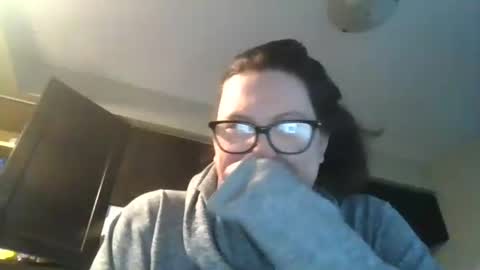 Snapshot of fuzzypeaches87 chatting on 12-15-25, 06:56 fuzzypeaches87 online show from 12-15-25, 06:56