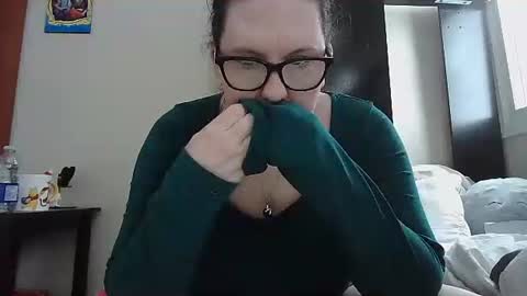 fuzzypeaches87 online show from 01-18-26, 06:12