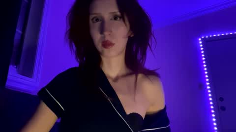 Snapshot of g0ddessluna1800 chatting on 01-31-25, 06:46 Goddess Luna online show from 01-31-25, 06:46