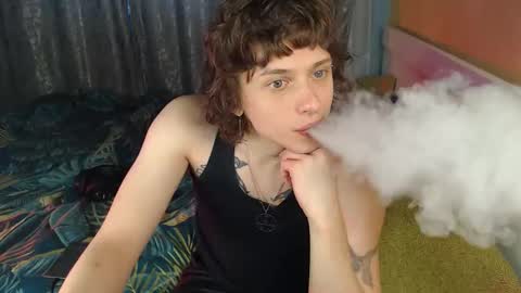 Snapshot of g1vememoney chatting on 10-15-25, 04:01 Ian online show from 10-15-25, 04:01