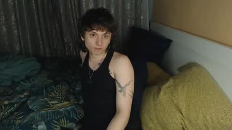 Snapshot of g1vememoney chatting on 11-11-25, 12:10 Ian online show from 11-11-25, 12:10