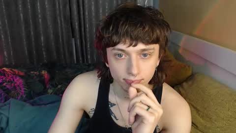 Snapshot of g1vememoney chatting on 11-15-25, 09:43 Ian online show from 11-15-25, 09:43