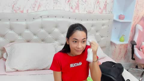 Gabbie online show from 10-19-25, 04:07