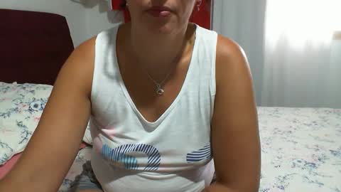 Snapshot of gabibrasil chatting on 01-12-26, 07:41 gaby layla online show from 01-12-26, 07:41