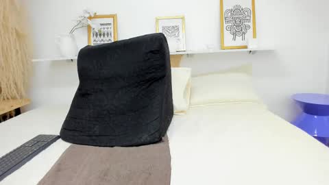 Snapshot of gabriela_1x chatting on 02-11-25, 12:27 Gabriela. online show from 02-11-25, 12:27