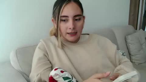 Snapshot of gabriela_miller_2 chatting on 10-23-25, 07:01 Gabriela Miller online show from 10-23-25, 07:01