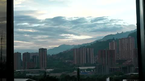 Gabriela salgado online show from 10-14-25, 10:49