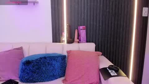 gabrielaa_miller_ online show from 09-09-25, 07:46