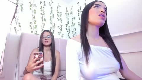 Snapshot of gabrielle_steele chatting on 03-03-25, 03:30   online show from 03-03-25, 03:30
