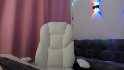 Snapshot of gaby_foox chatting on 02-11-25, 06:40 gaby online show from 02-11-25, 06:40