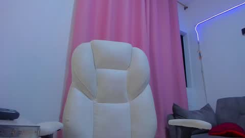 Snapshot of gaby_foox chatting on 10-01-25, 02:01 gaby online show from 10-01-25, 02:01