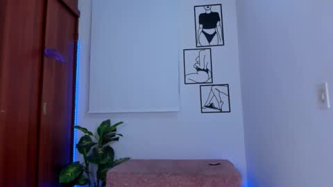 Snapshot of gaby_girl chatting on 02-12-26, 11:00 online show from 02-12-26, 11:00