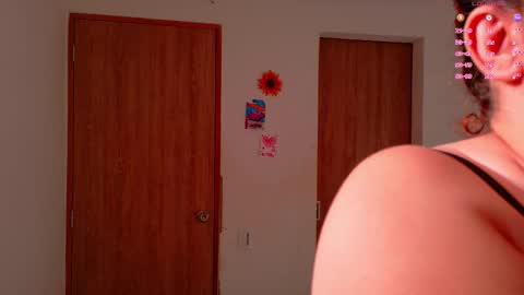 Snapshot of gaby_vegaa chatting on 11-17-25, 10:04 gaby_vegaa online show from 11-17-25, 10:04