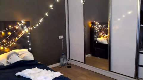 Snapshot of galaxyandromeda chatting on 12-16-25, 07:24 My name Lou 3 online show from 12-16-25, 07:24