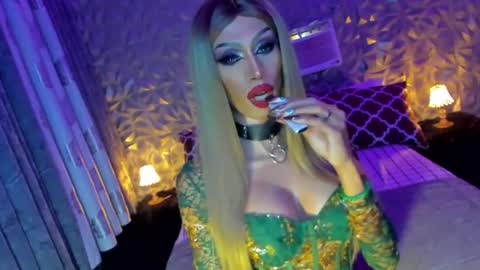 Snapshot of ganexxxx chatting on 12-13-24, 01:15 MISSANN online show from 12-13-24, 01:15