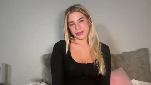 Snapshot of gardenofedennn chatting on 10-21-25, 01:17  Garden Of Eden online show from 10-21-25, 01:17