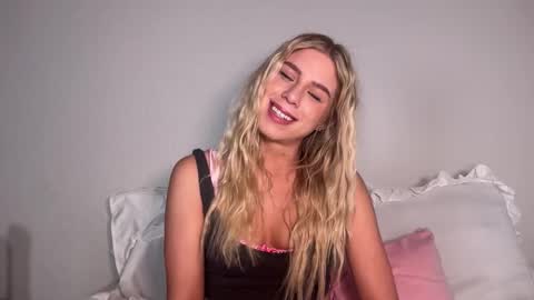 Snapshot of gardenofedennn chatting on 10-30-25, 01:29  Garden Of Eden online show from 10-30-25, 01:29