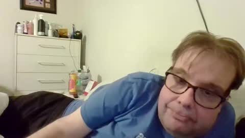 Snapshot of garyg930 chatting on 01-09-25, 02:43 Gary online show from 01-09-25, 02:43