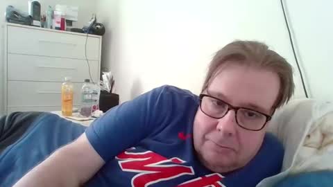 Snapshot of garyg930 chatting on 09-11-25, 09:37 Gary online show from 09-11-25, 09:37