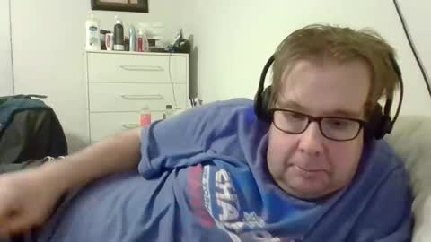 Snapshot of garyg930 chatting on 10-25-25, 06:10 Gary online show from 10-25-25, 06:10