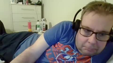 Snapshot of garyg930 chatting on 11-03-25, 05:42 Gary online show from 11-03-25, 05:42