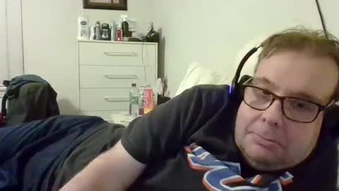 Snapshot of garyg930 chatting on 11-13-25, 07:40 Gary online show from 11-13-25, 07:40