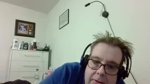 Snapshot of garyg930 chatting on 11-19-25, 04:34 Gary online show from 11-19-25, 04:34