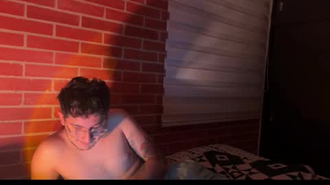 Snapshot of garyy333 chatting on 09-24-25, 04:05 Gary online show from 09-24-25, 04:05