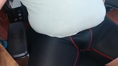 Snapshot of gato27cam chatting on 02-07-26, 01:15 Marco online show from 02-07-26, 01:15