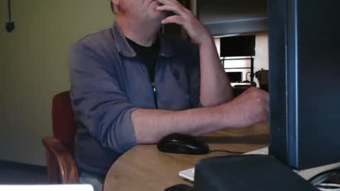 Snapshot of gavineverett3 chatting on 10-26-25, 10:25 gavineverett3 online show from 10-26-25, 10:25