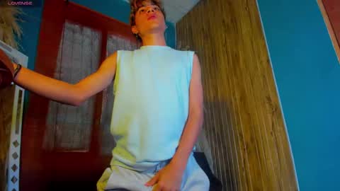 Snapshot of gaze_dream chatting on 12-04-25, 01:31 HAN online show from 12-04-25, 01:31