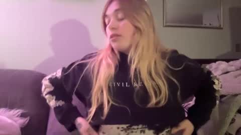 Snapshot of gemmyrosee chatting on 01-25-25, 10:29 gemmyrosee online show from 01-25-25, 10:29