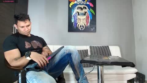 Snapshot of gendersonfit chatting on 01-08-25, 09:12 gendersonfit online show from 01-08-25, 09:12