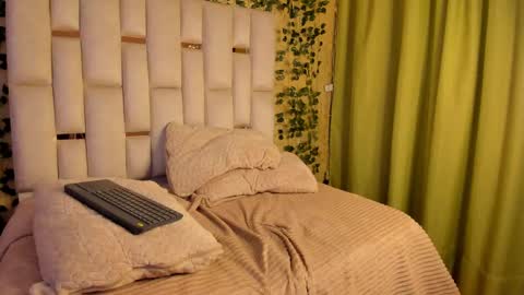 Snapshot of genesis10__ chatting on 02-08-25, 06:01 GENESIS online show from 02-08-25, 06:01