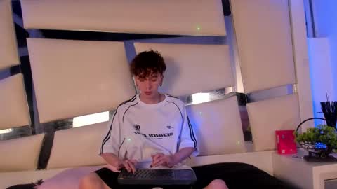 genesis_js online show from 11-21-25, 04:55