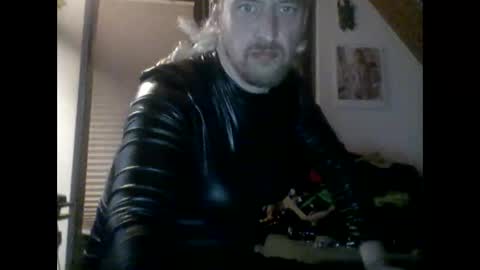 Snapshot of genius1606 chatting on 09-09-25, 01:49 genius1606 online show from 09-09-25, 01:49