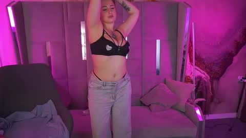 gentleadellee online show from 11-10-25, 01:43