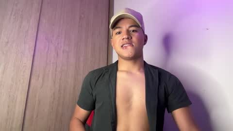 Snapshot of george_cams1 chatting on 01-20-25, 03:28 Jorge online show from 01-20-25, 03:28