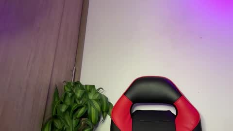 Snapshot of george_cams1 chatting on 01-23-25, 09:39 Jorge online show from 01-23-25, 09:39