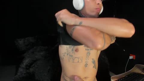 independent model online show from 02-05-26, 09:41