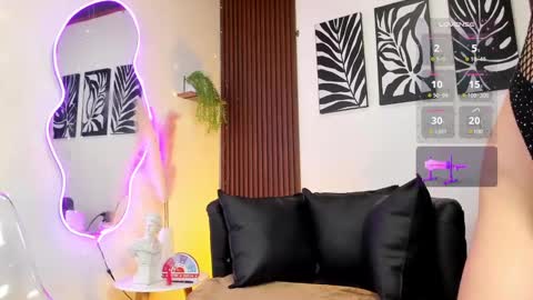 Snapshot of georgina_caruso chatting on 01-28-25, 08:36 Georgina Caruso online show from 01-28-25, 08:36