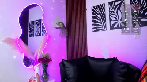 Snapshot of georgina_caruso chatting on 02-17-25, 08:15 Georgina Caruso online show from 02-17-25, 08:15